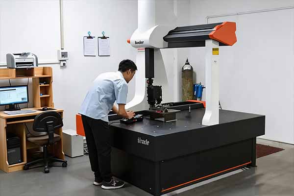 Coordinate measuring machine
