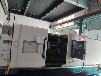 Heavy-duty horizontal lathe